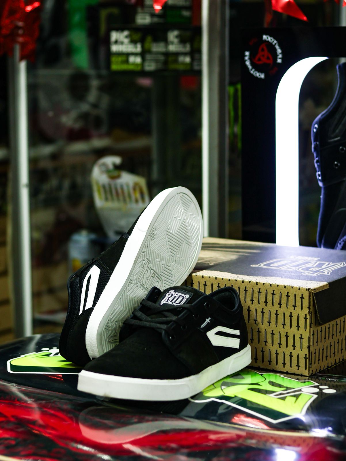 RID Rocket Black White
